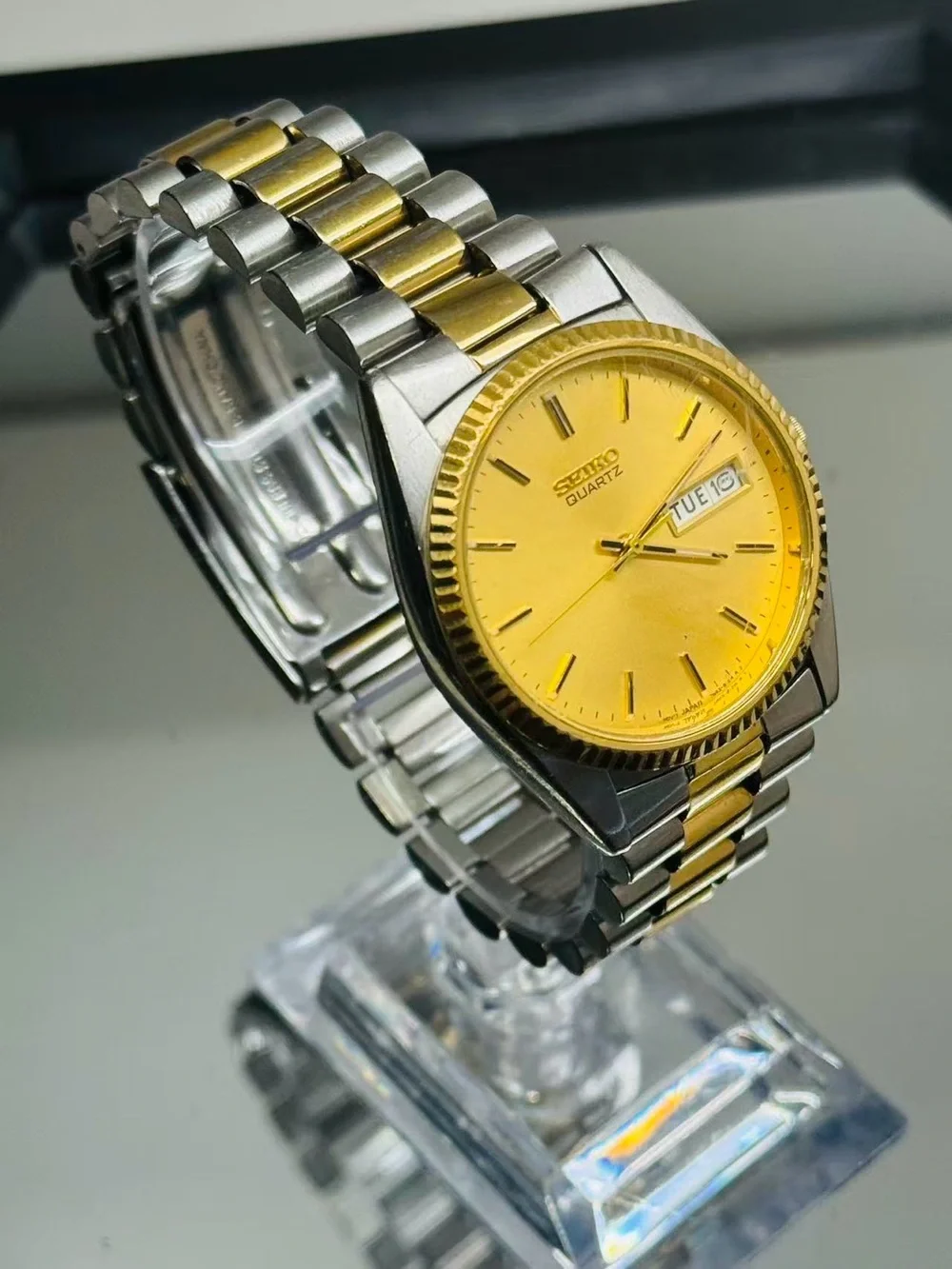 Vintage Seiko Quartz 7N43-8111 Day Date Men’s Watch 34mm New Battery Runs